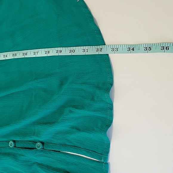 New Torrid CRINKLE GAUZE SMOCKED BUTTON FRONT TOP Size 4 - Picture 12 of 12